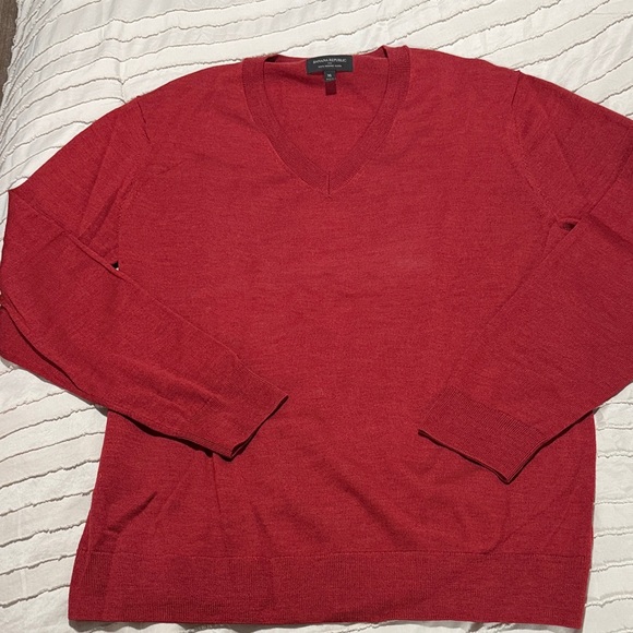 Banana Republic Men's rust, red V-Neck Sweater - Picture 1 of 8